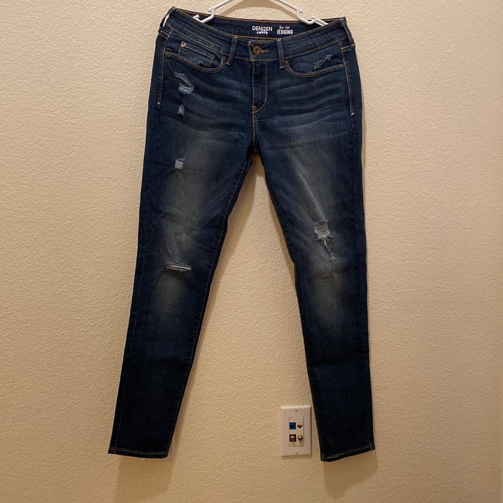 Low rise Levi’s jeans